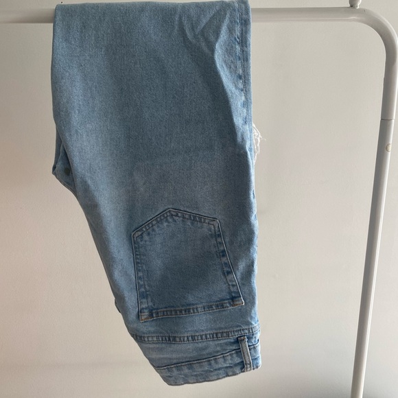 H&M High Waisted Jeans - Picture 2 of 5